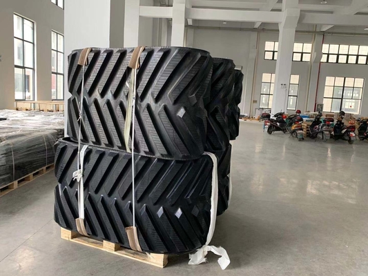 الحالة STX رباعي القطب المطاطي الزراعي 762x152.4x42 محوري التدفق المجمع نيو هولندا CR CX قطب المطاط 762x152.4x44