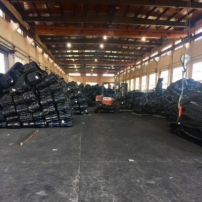 مسار مطاطي كاتربيلر 30 بوصة عرض 762 × 152.4 × 66 تناسب الجرار تشالنجر MT845 MT865 MT845B MT865B MT845C MT865C MT835C MT835 MT855B MT855 MT875C