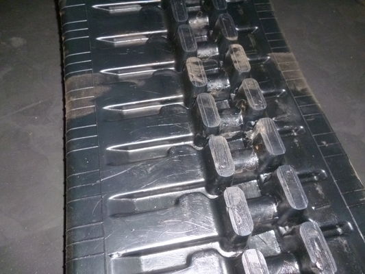 300x55.5x82 خارج المجموعة VIO30.5 قطع الغيار الحفارة مسارات المطاط