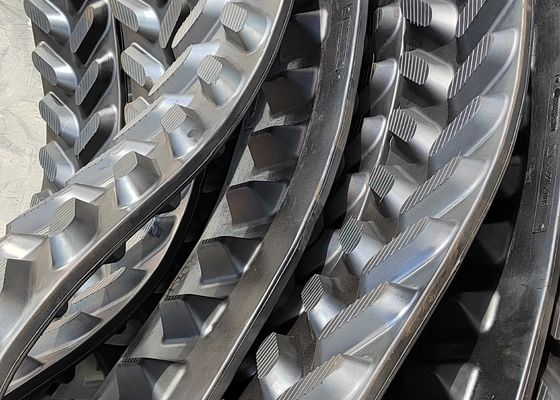 مسار مطاطي 300X127X32 للجرار M8540,3C878-49010