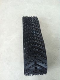 104.92kg أسود الثلج المطاط المسار 320 * 72 * 43mm لنظام المطاط المسار